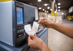 zt231-warehouse-photography-application-rfid-label-pealing-supplies